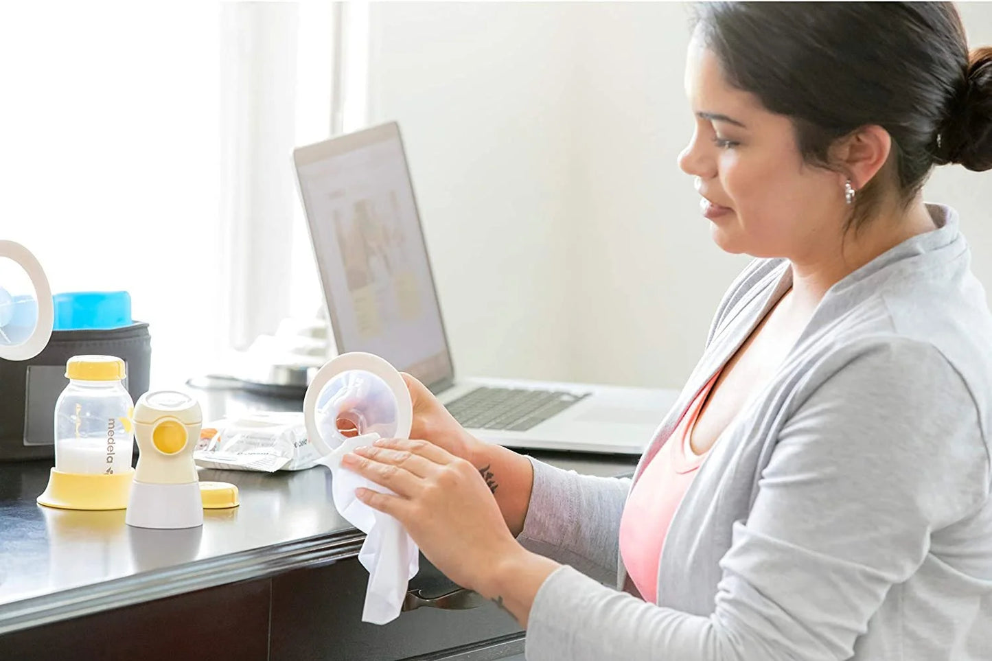 , Quick Clean Breast Pump and Accessory Wipes, Convenient Portable Clean..