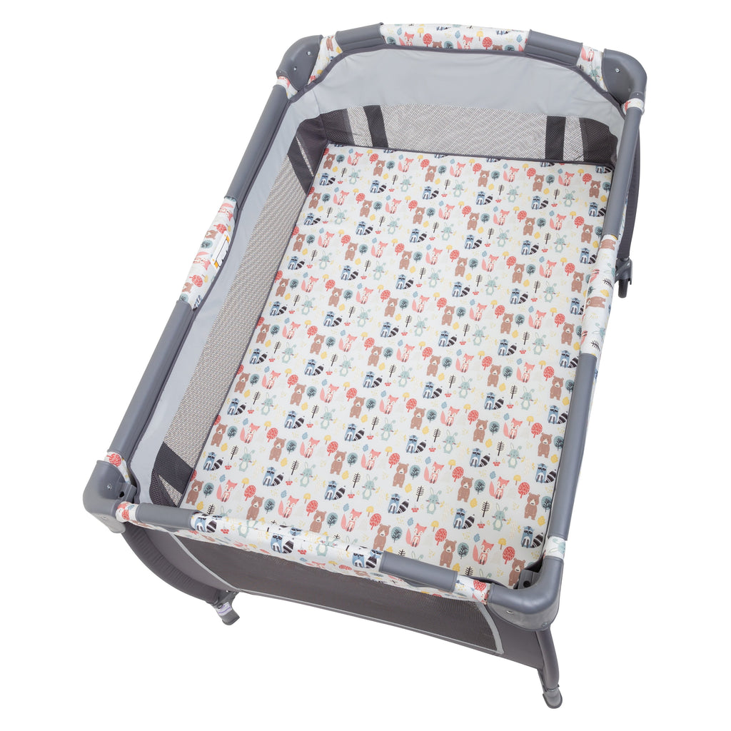 Lil Snooze Deluxe II Nursery Center Playard – Full-Size Bassinet, Changing Table & Tote Bag