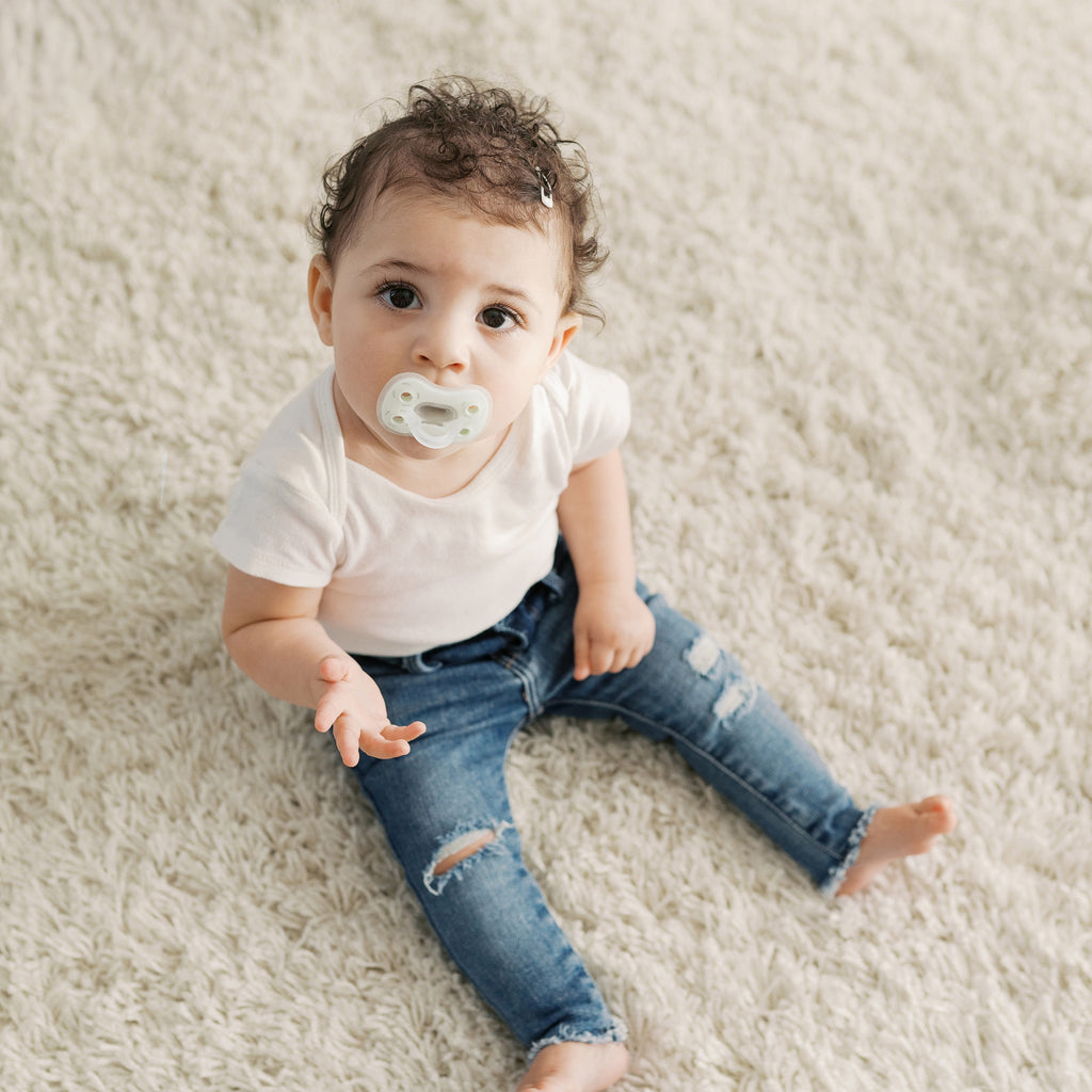 Advantage Lightweight One-Piece Silicone Baby Pacifier, Fully Symmetrical Soother, Neutral, 6-18M, BPA Free, 3 Pack