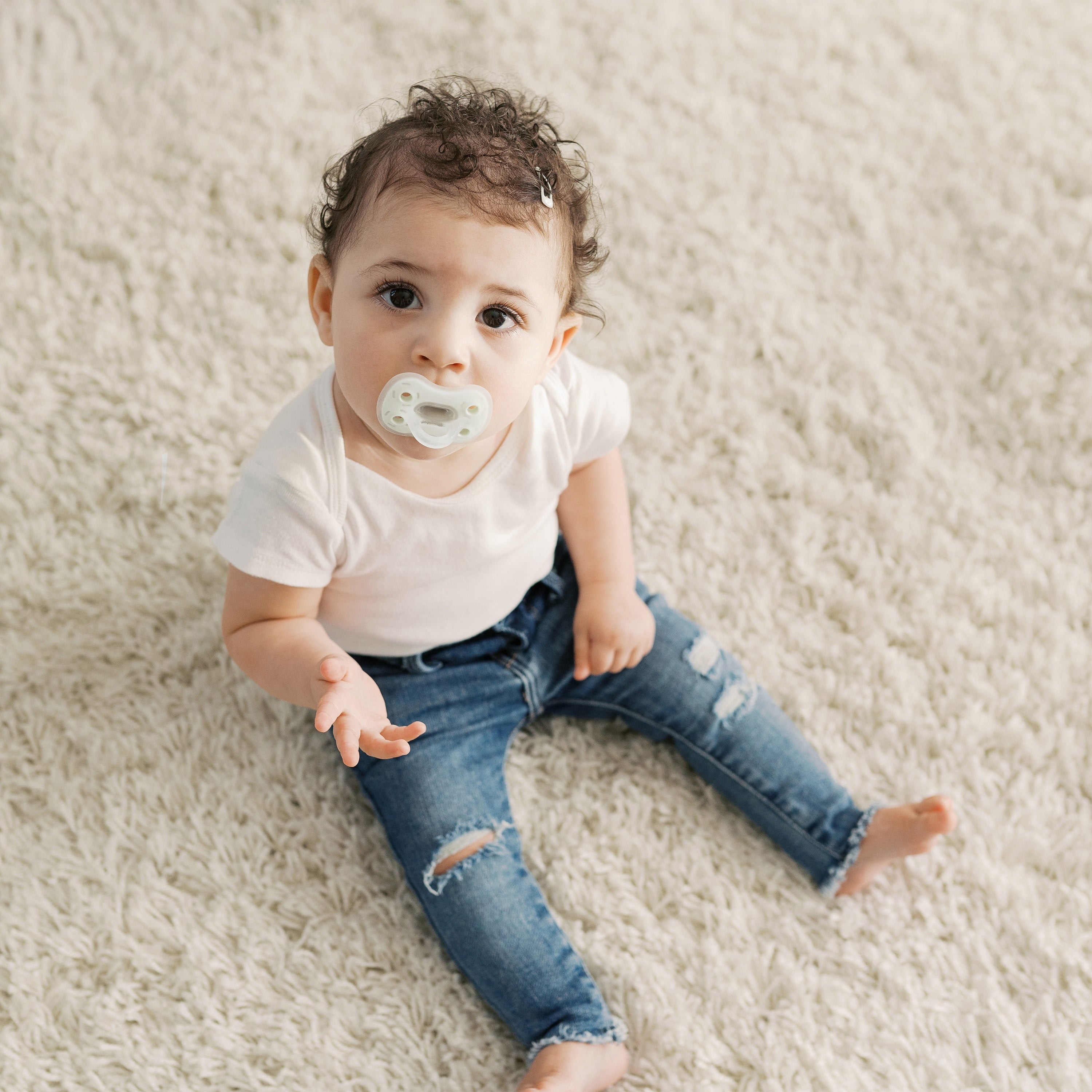 Advantage Lightweight One-Piece Silicone Baby Pacifier, Fully Symmetrical Soother, Neutral, 6-18M, BPA Free, 3 Pack