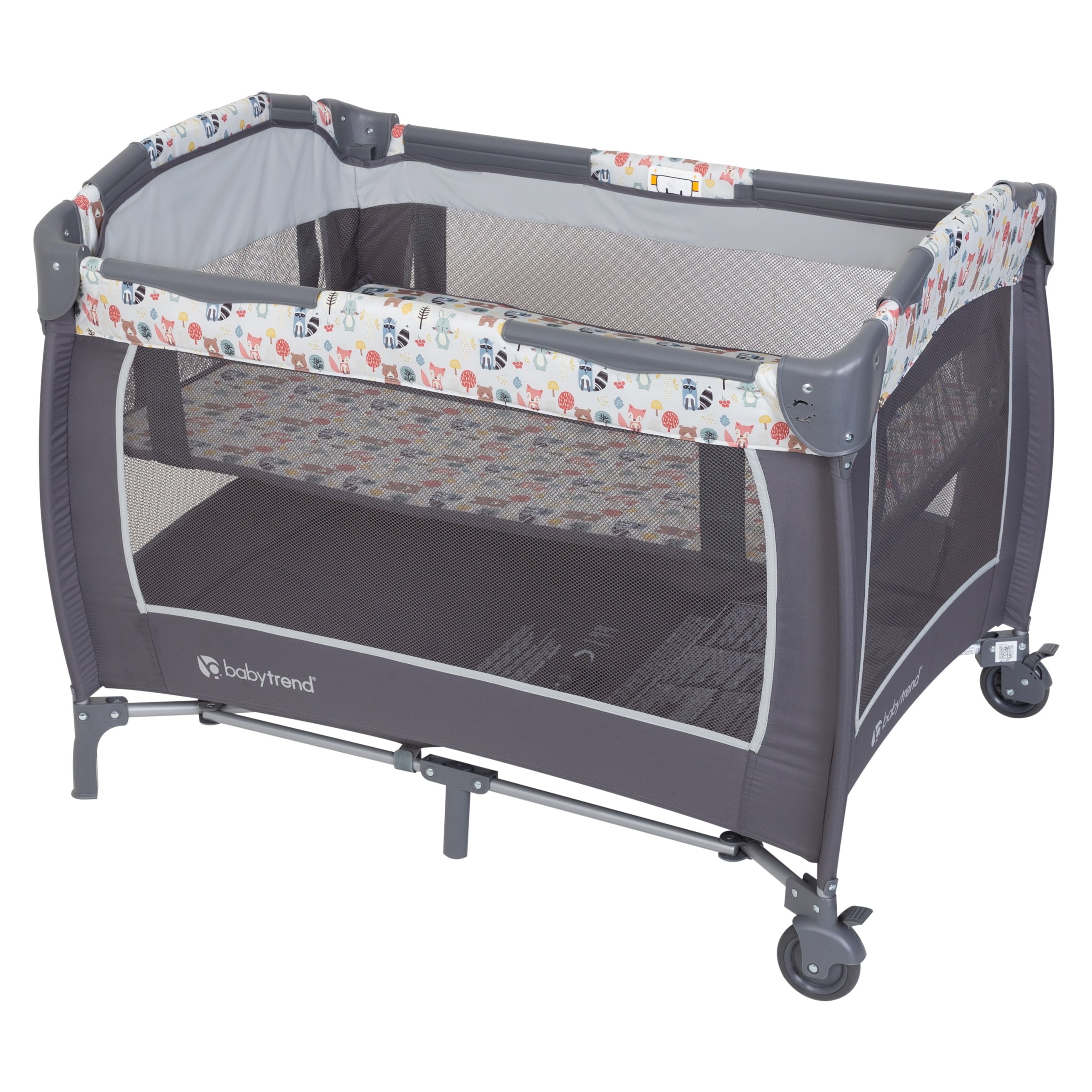 Lil Snooze Deluxe II Nursery Center Playard – Full-Size Bassinet, Changing Table & Tote Bag