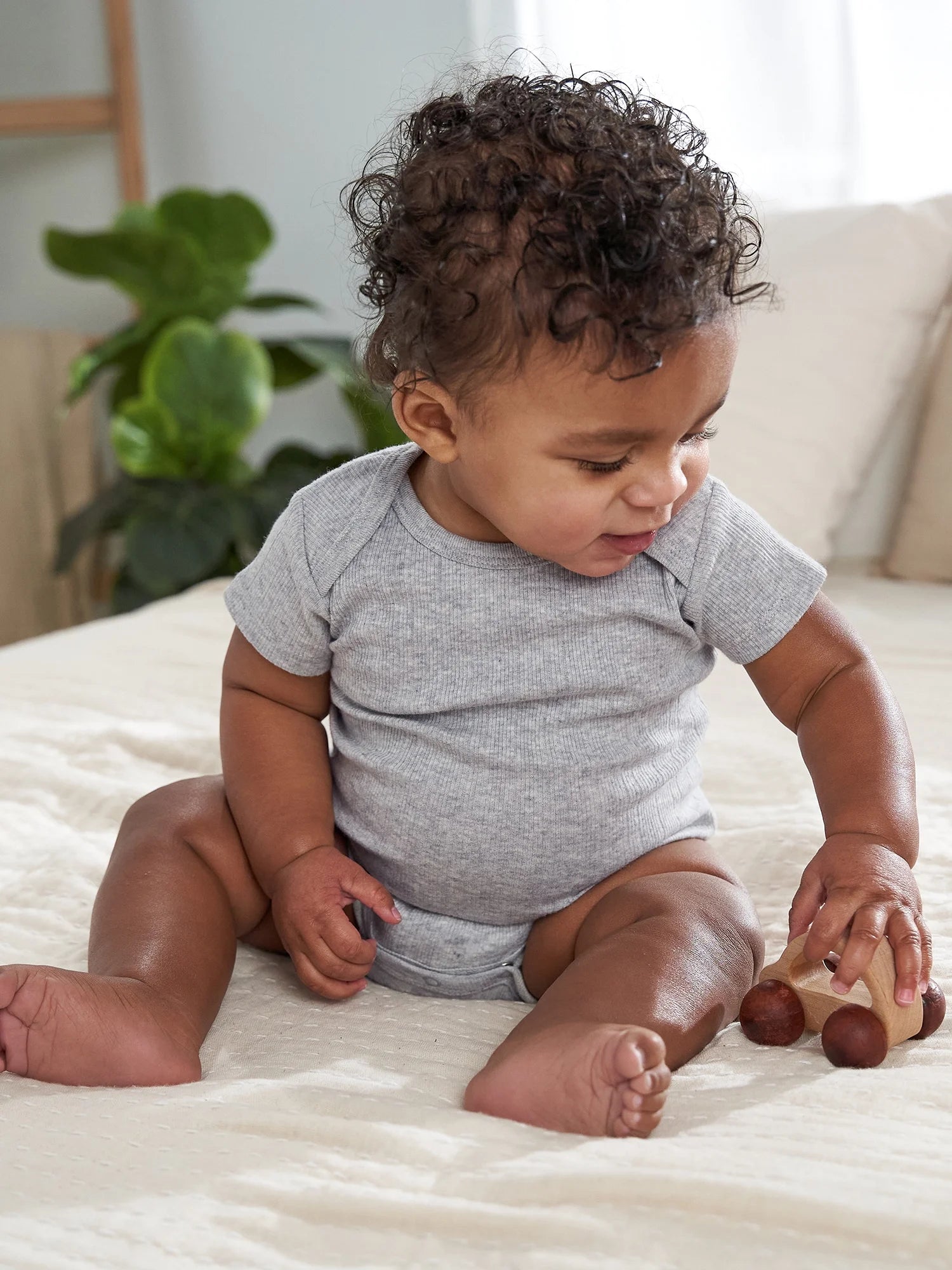 Gerber Baby Neutral 6-Pack Short Sleeve Bodysuits, Sizes Preemie - 24 Months