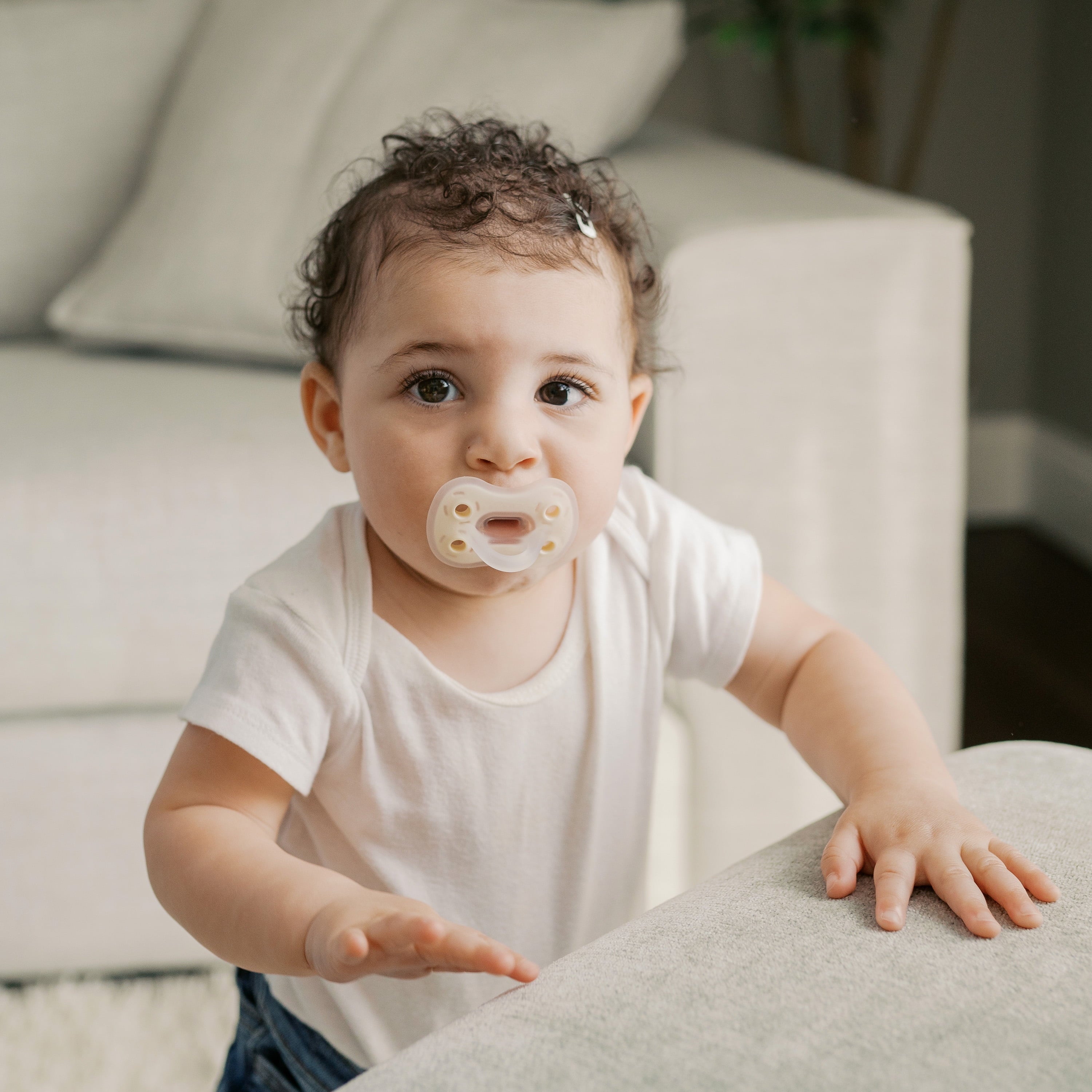 Advantage Lightweight One-Piece Silicone Baby Pacifier, Fully Symmetrical Soother, Neutral, 6-18M, BPA Free, 3 Pack